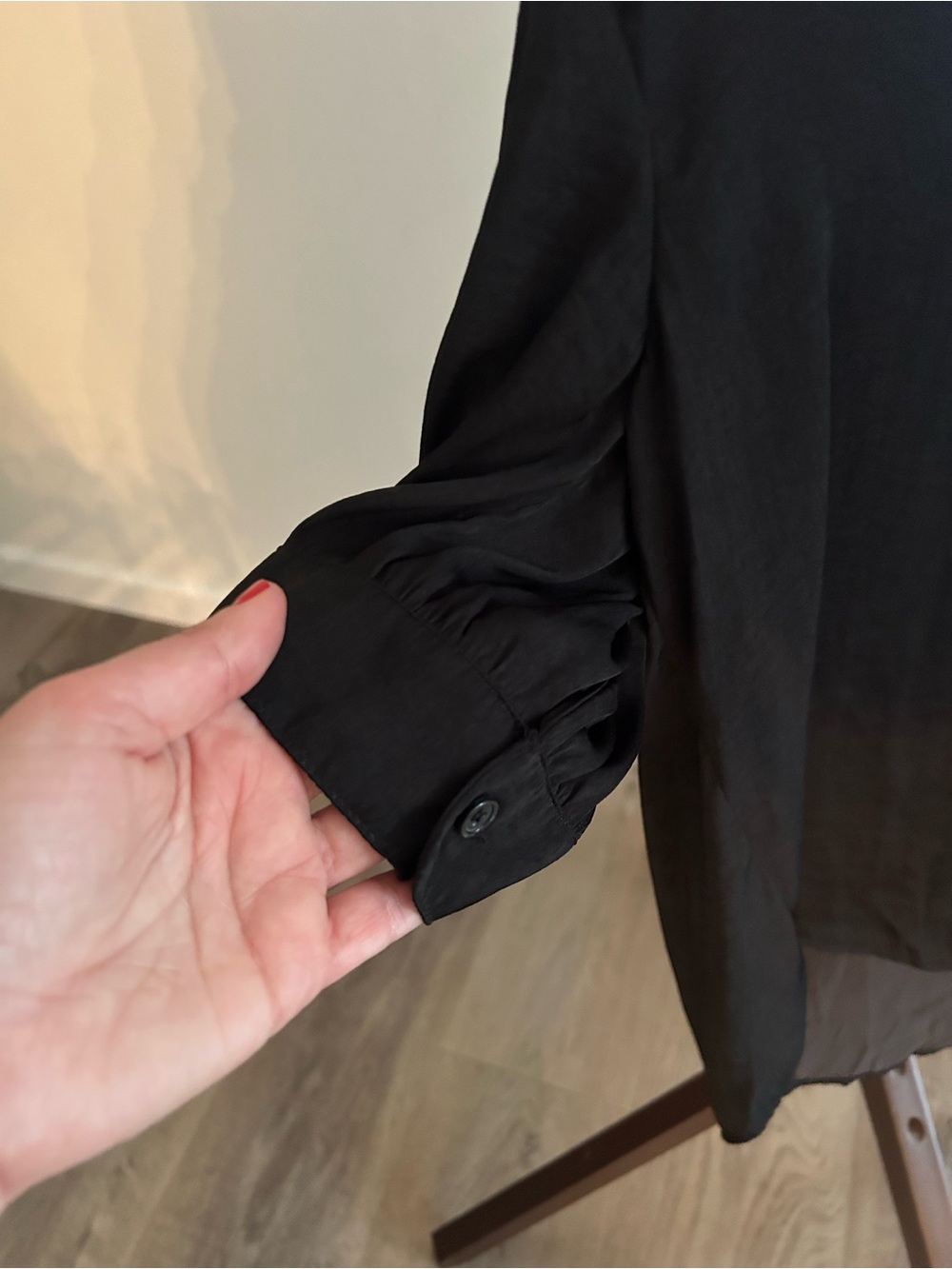 Tahari Black V-Neck Button-Front Puff Sleeve Blouse - Picture 4 of 4